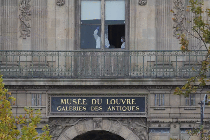 Robo en el Louvre